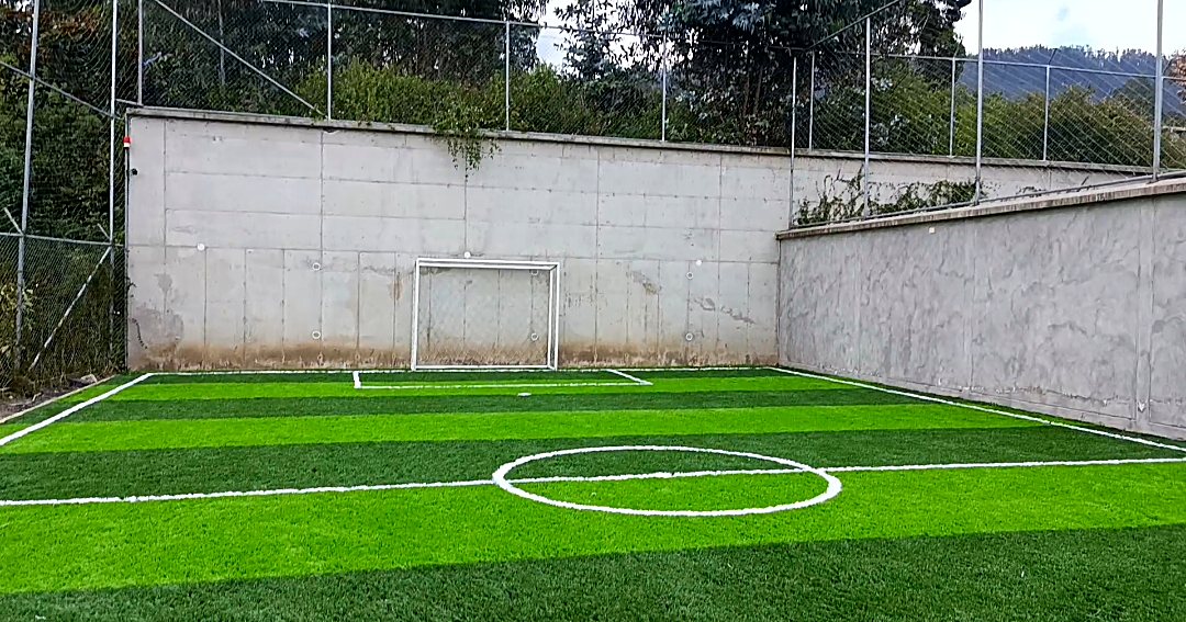 Cancha entre muros